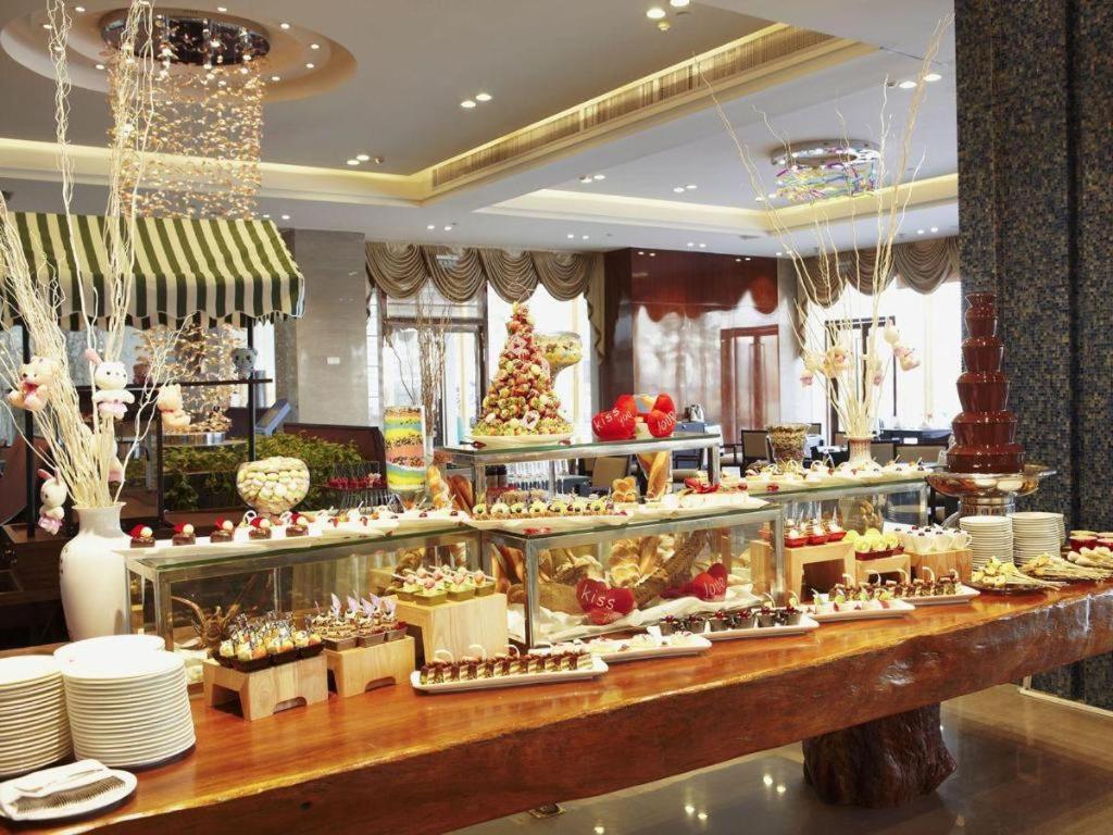 Eurasia Convention International Hotel Wuhan Bagian luar foto