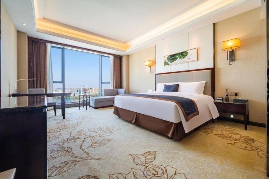 Eurasia Convention International Hotel Wuhan Bagian luar foto