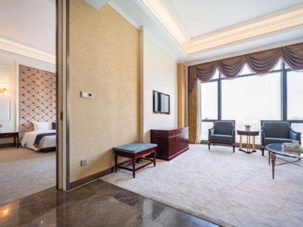 Eurasia Convention International Hotel Wuhan Bagian luar foto