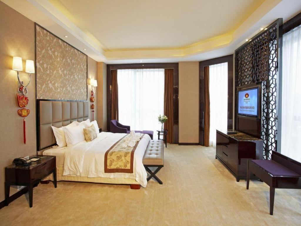 Eurasia Convention International Hotel Wuhan Bagian luar foto