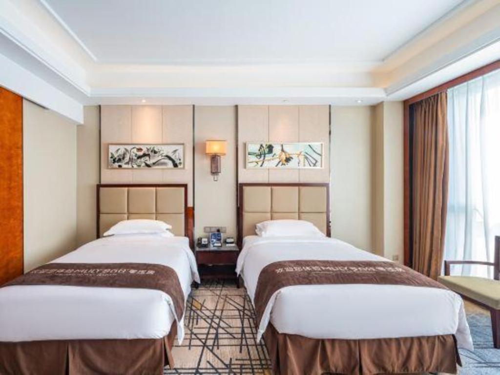 Eurasia Convention International Hotel Wuhan Bagian luar foto