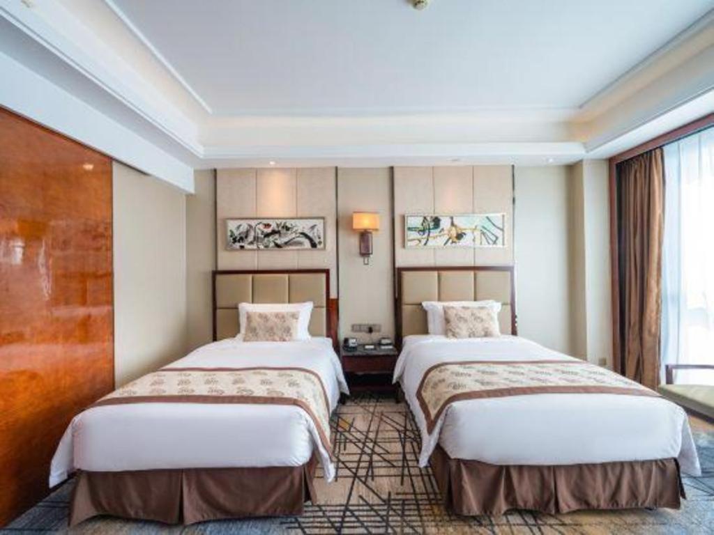 Eurasia Convention International Hotel Wuhan Bagian luar foto