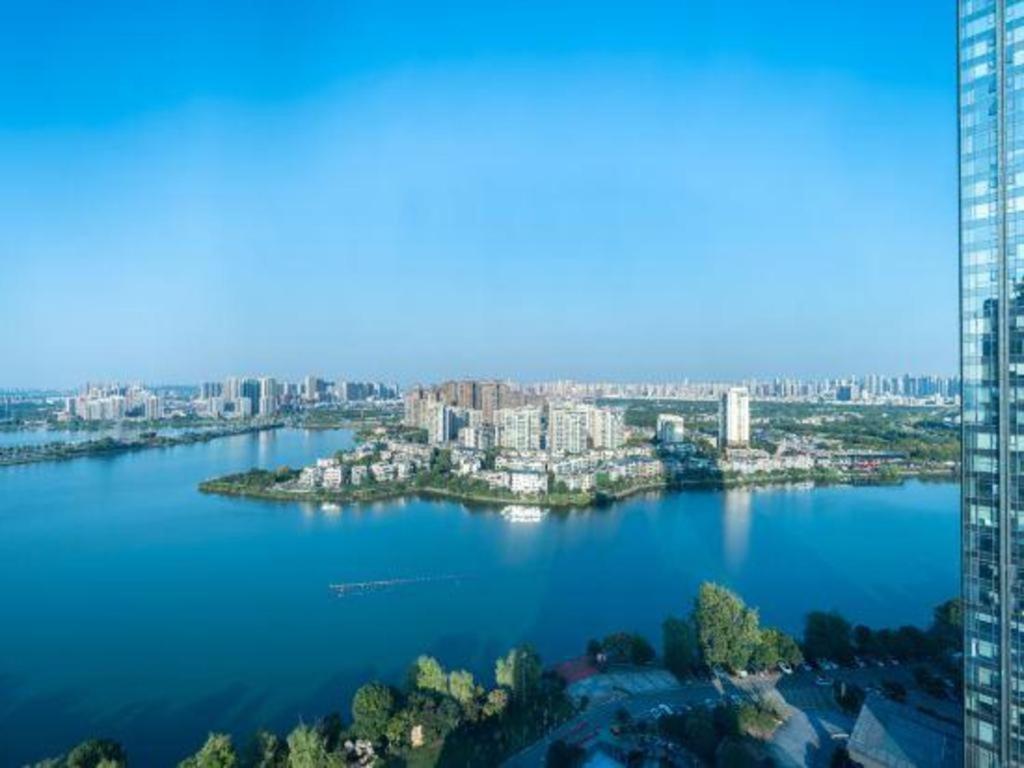 Eurasia Convention International Hotel Wuhan Bagian luar foto