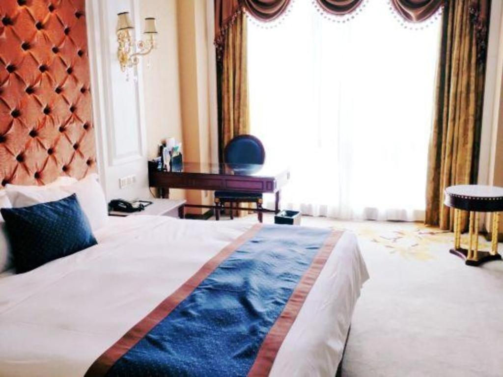 Eurasia Convention International Hotel Wuhan Bagian luar foto
